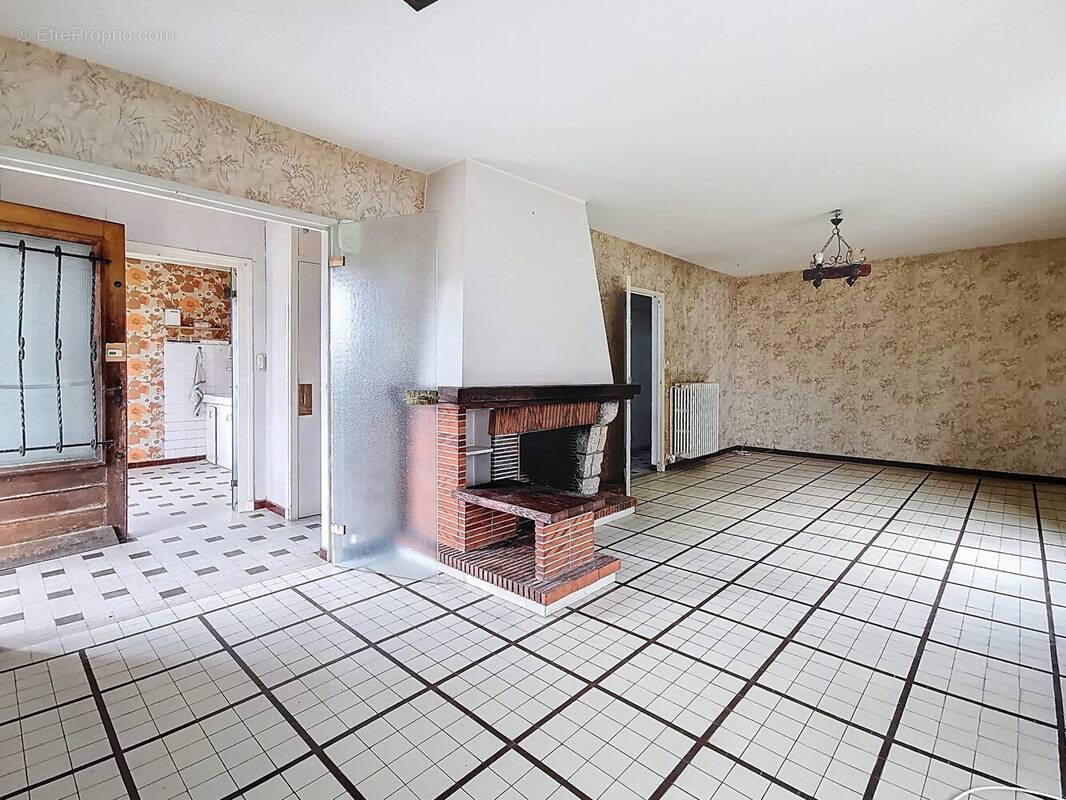 Maison à LA CHAUSSEE-SAINT-VICTOR