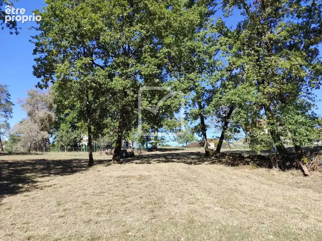 Photo Terrain à Noailles au prix de 54 000€