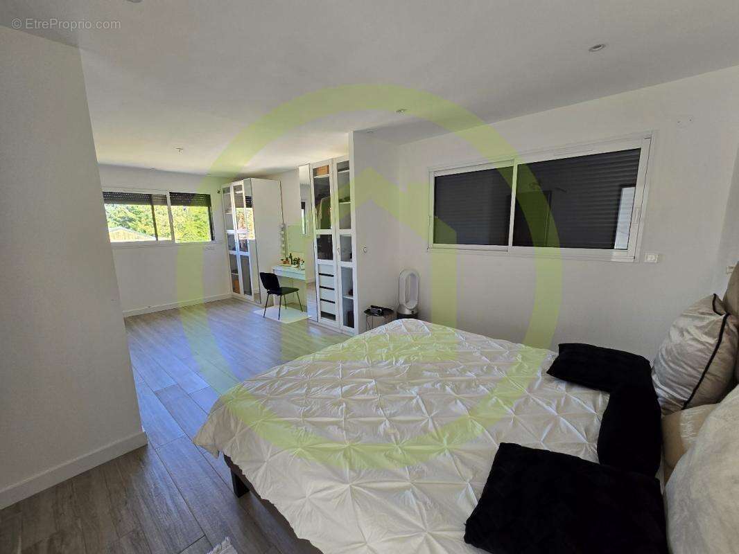 Maison à SAINT-PRYVE-SAINT-MESMIN