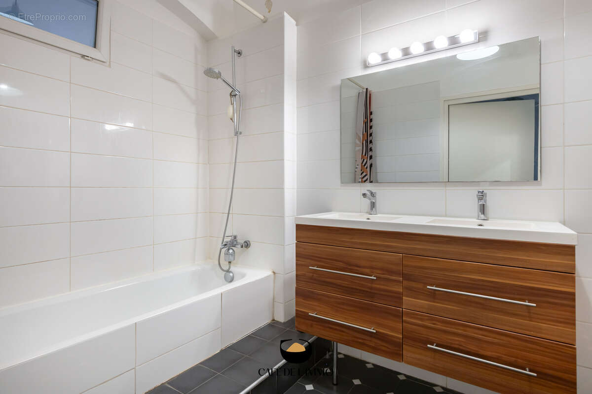 Appartement à MARSEILLE-6E