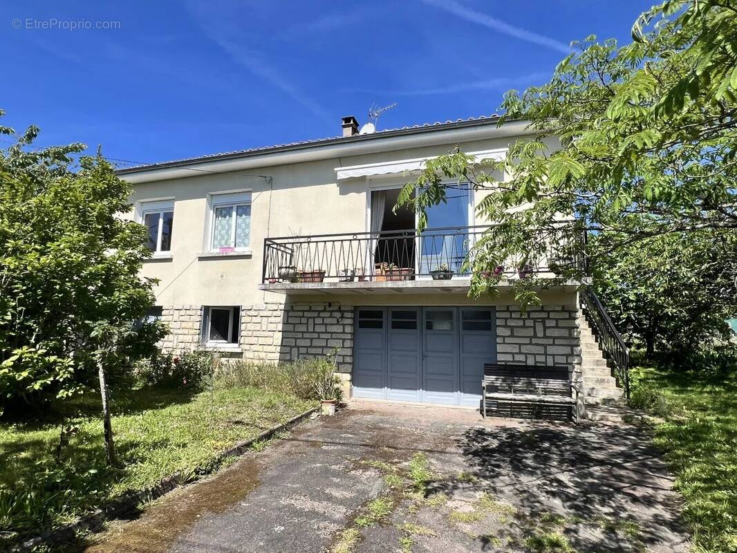 Maison à CHAMPS-ROMAIN