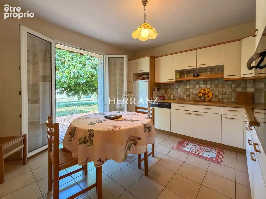 Maison de plain-pied avec jardin, garages et dépendances à Libourne - photo 7