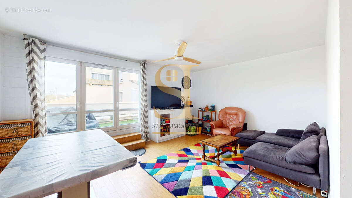 Appartement à COMBS-LA-VILLE