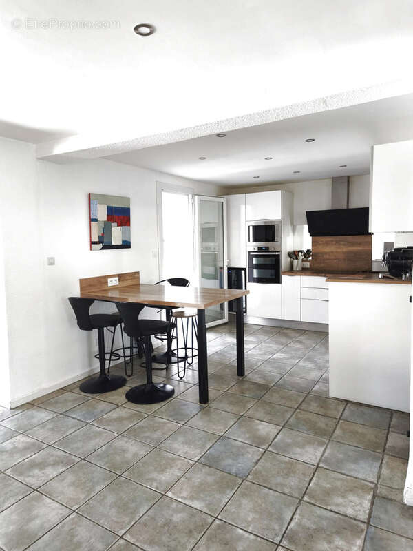 Maison à SAINT-LAURENT-DE-LA-SALANQUE