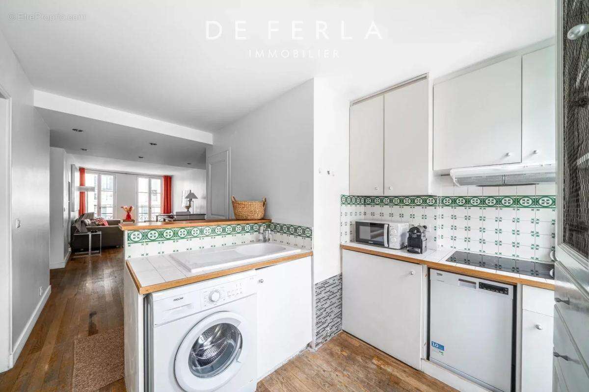 Appartement à PARIS-8E
