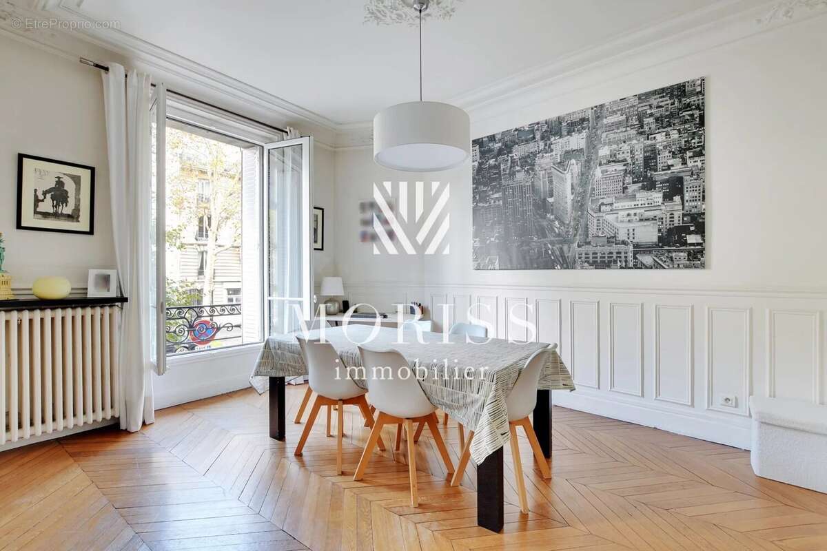 Appartement à PARIS-16E