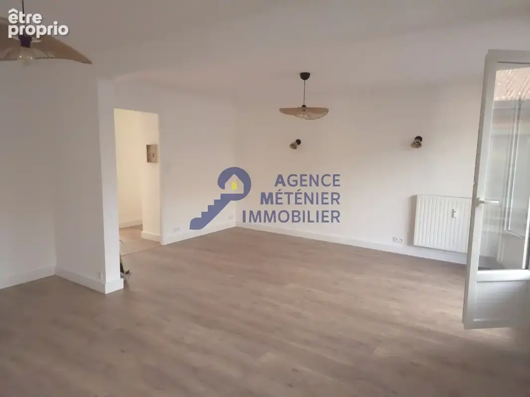 Appartement de 73 m2 au 1er étage avec cave et stationnement - entierement renove - photo 3
