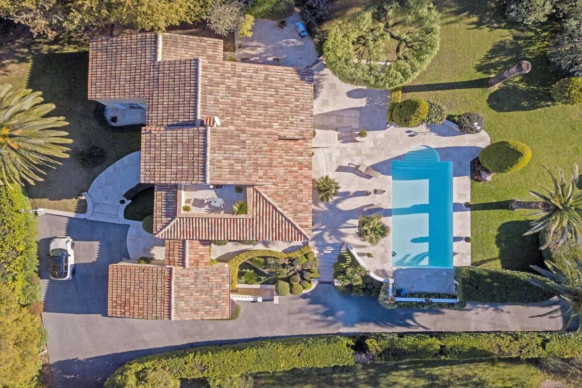 Maison à ROQUEFORT-LES-PINS