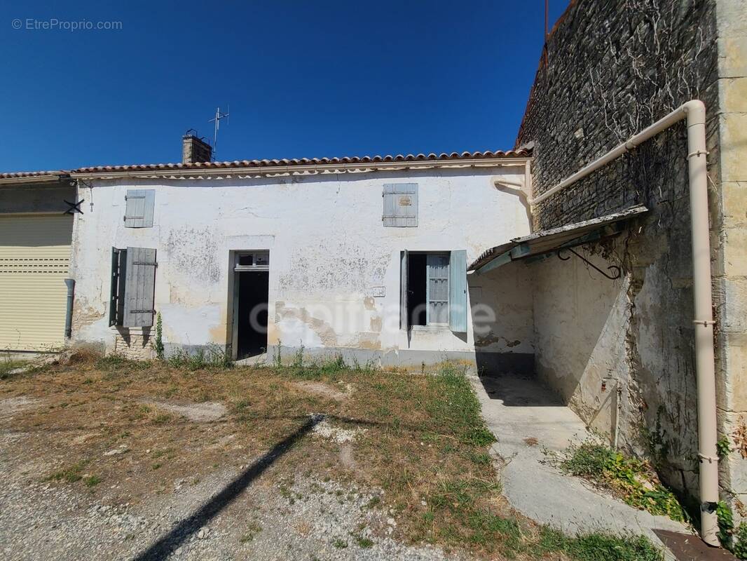 Maison à AUMAGNE