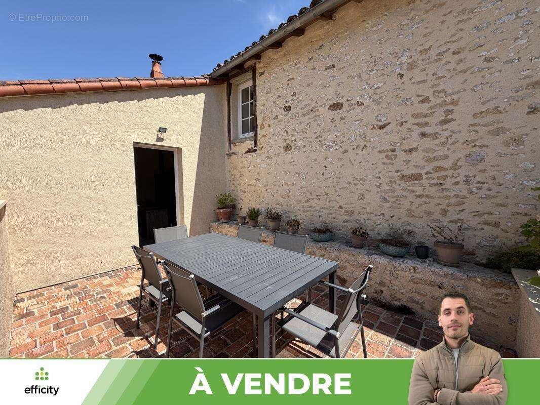 Maison 175 m² à Gizay  - photo 17