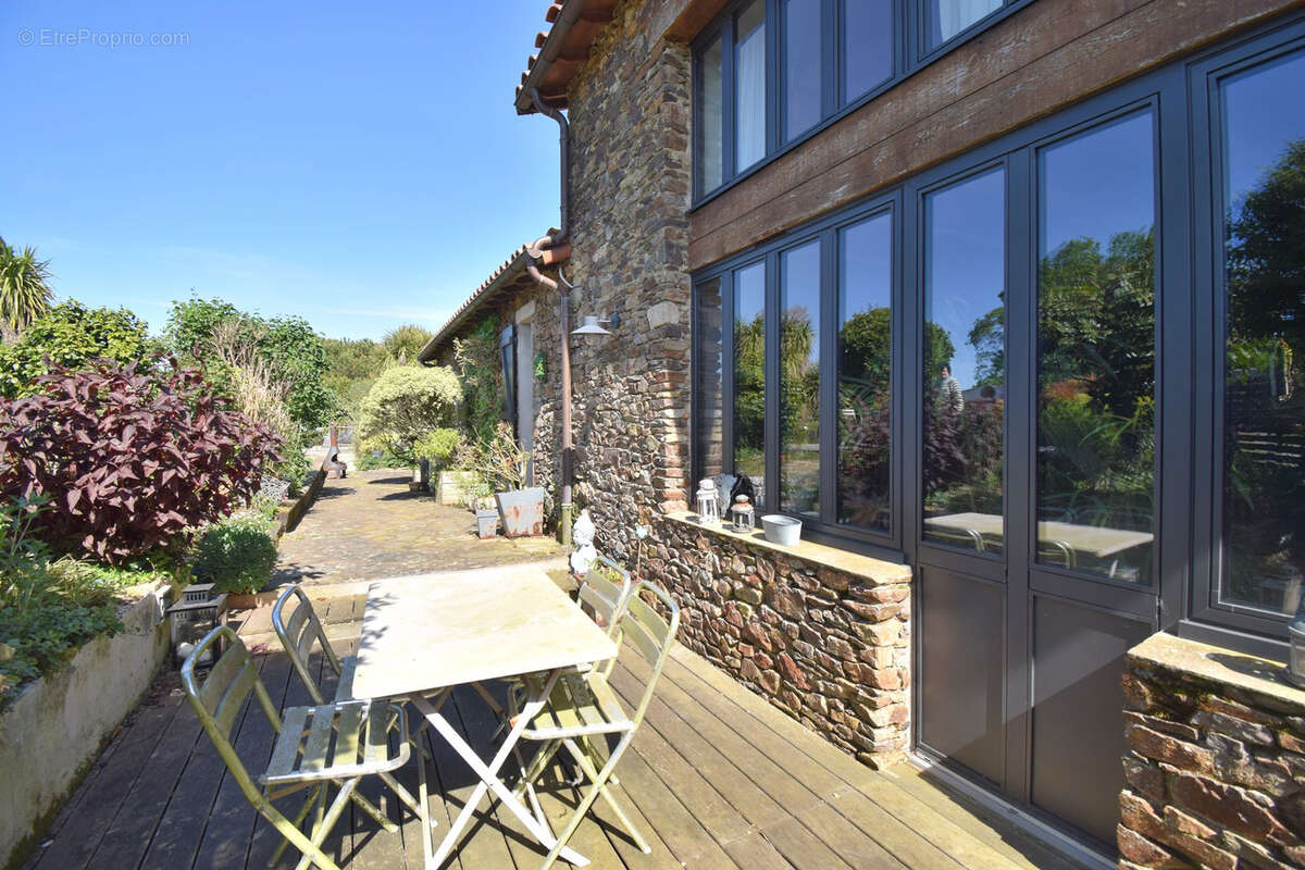 Maison à ROCHESERVIERE