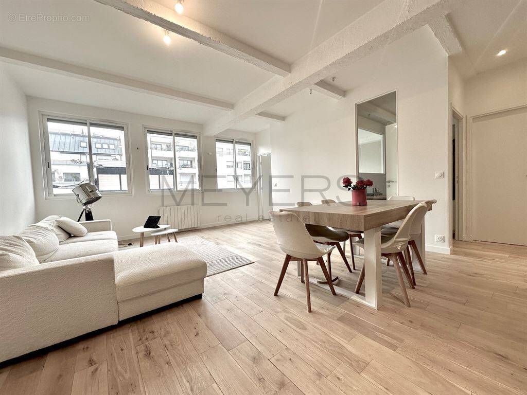 Appartement à COURBEVOIE