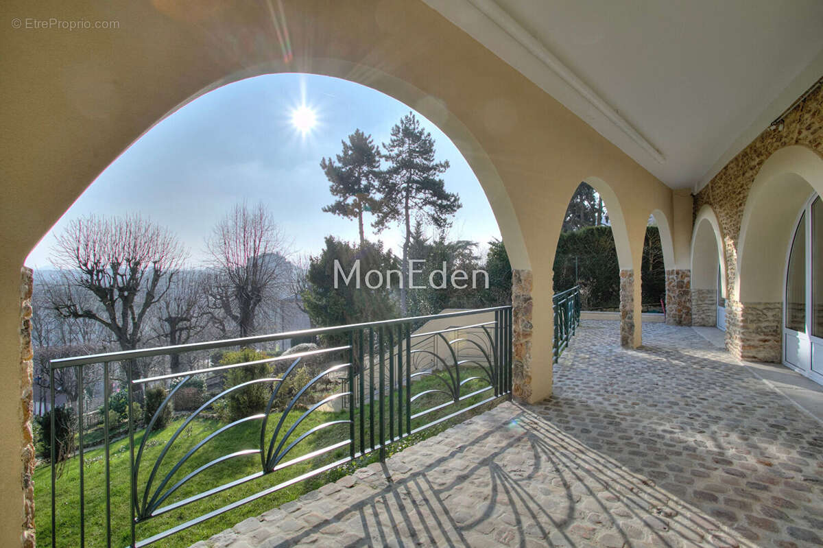 ST CLOUD Splendide Villa 12 pièce(s) 440 m2  (1058m² terrain) et Terrasse vue Tour Eiffel! - photo 15