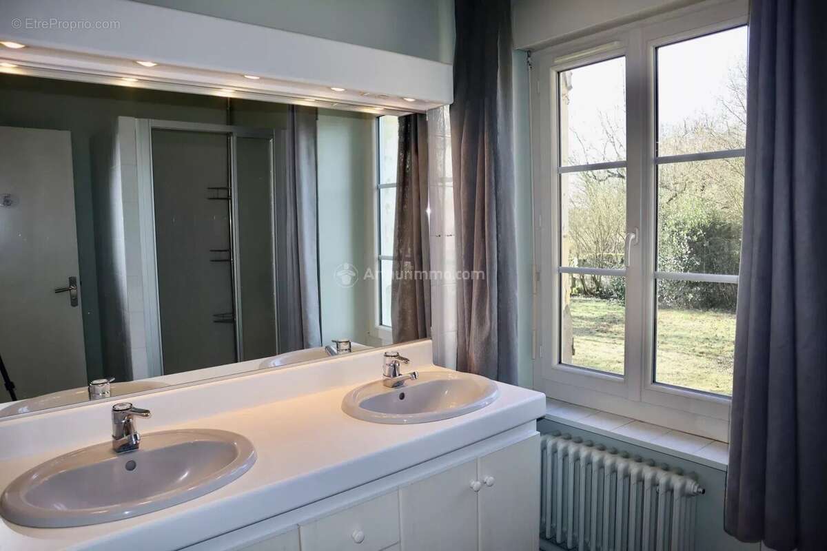 Maison à LA CHARTRE-SUR-LE-LOIR