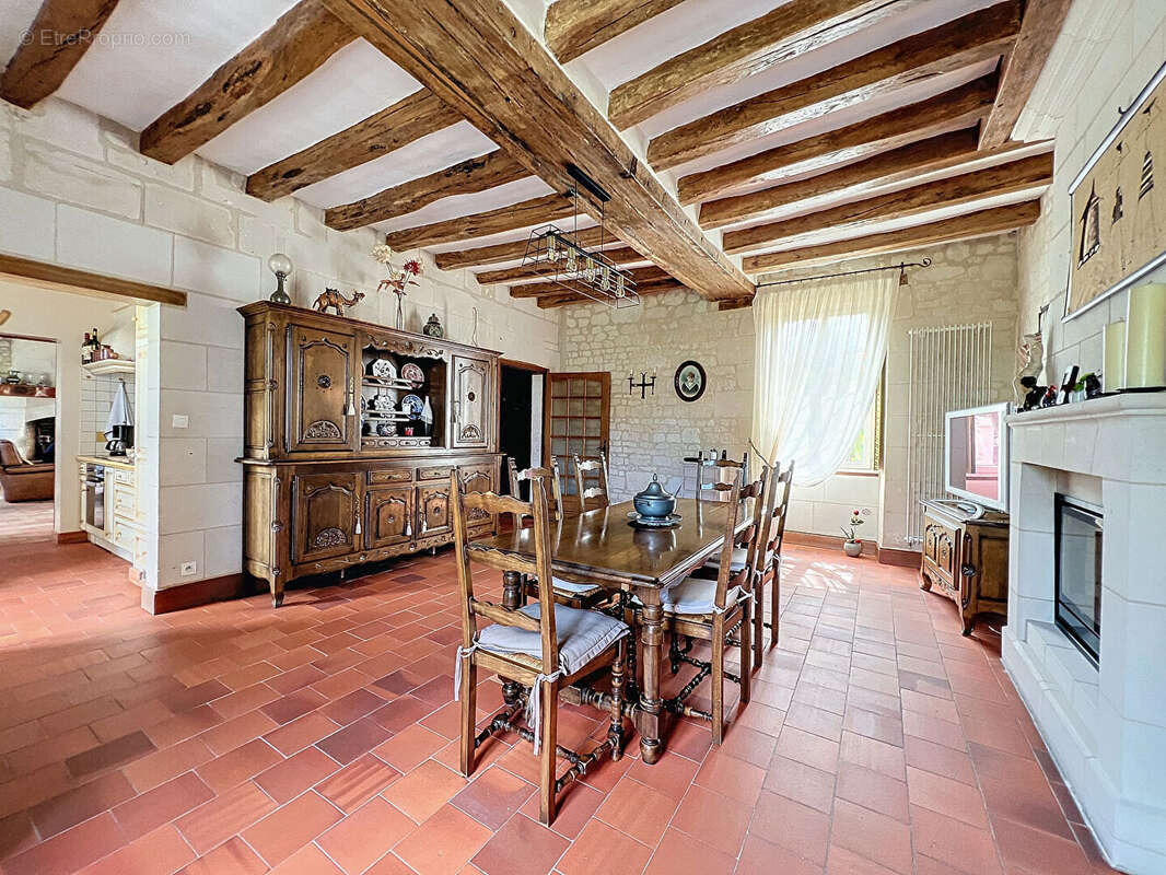 Maison à AMBILLOU-CHATEAU