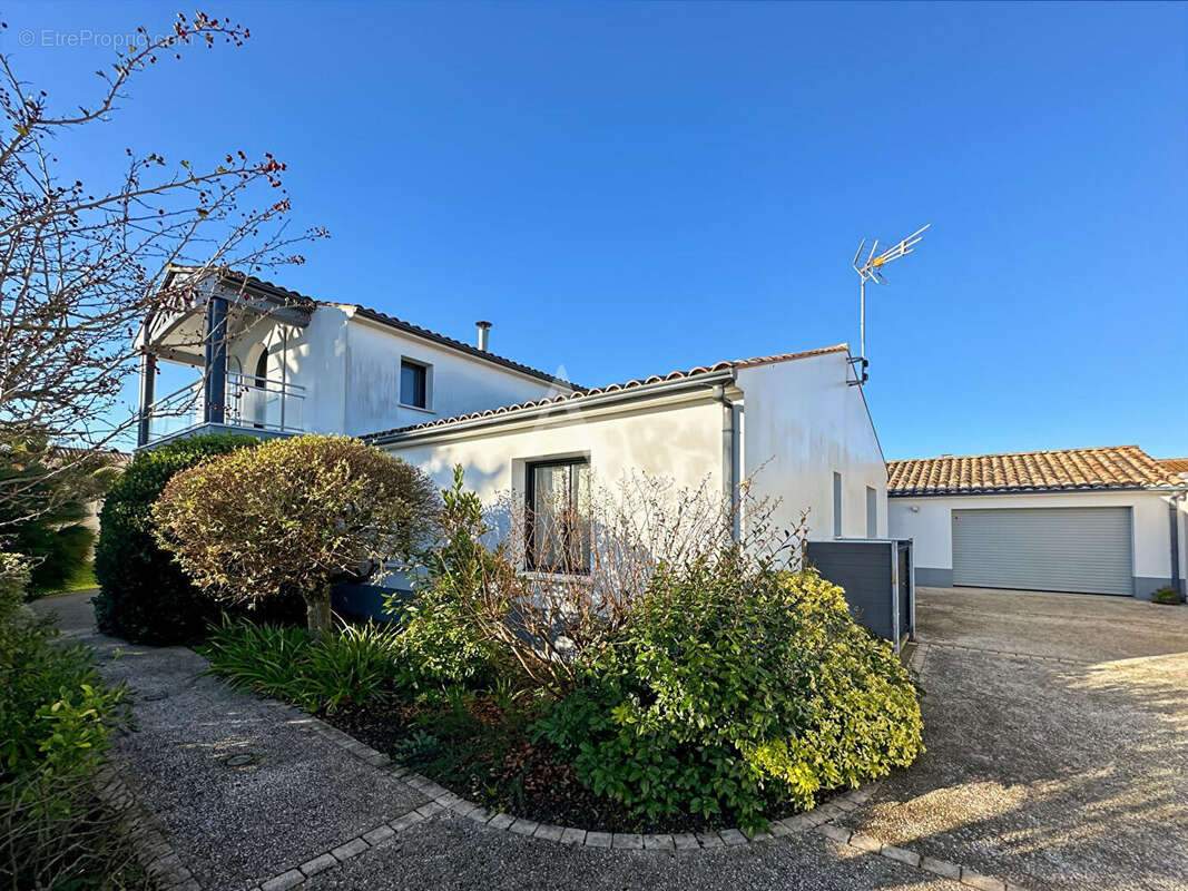 Maison contemporaine - au calme d'une impasse en centre-ville - photo 4