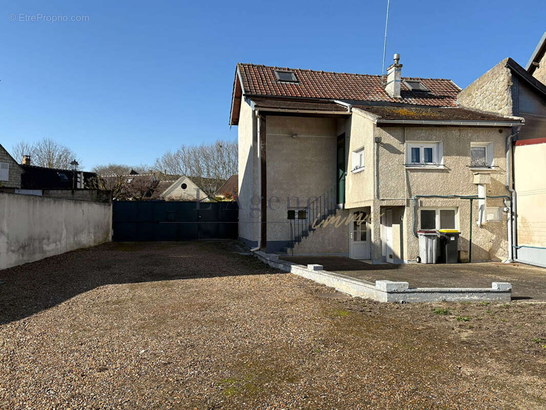 Maison à SAINT-LEU-D'ESSERENT