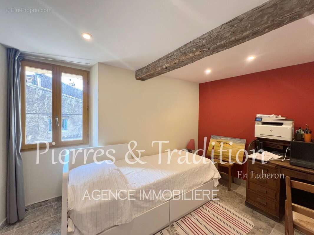 Saignon, maison de village entièrement rénovée avec 2 terrasses et vue - photo 7