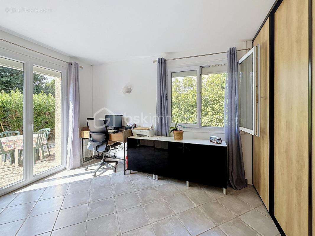 Maison 5 chambres avec piscine - garage - patio - photo 4