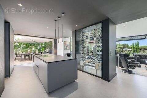 Maison 330 m² à Mougins  - photo 3