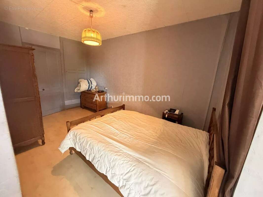  Maison de village avec jardin intimiste, dépendances de plus de 150 m² et fort potentiel d'aménagement - photo 11