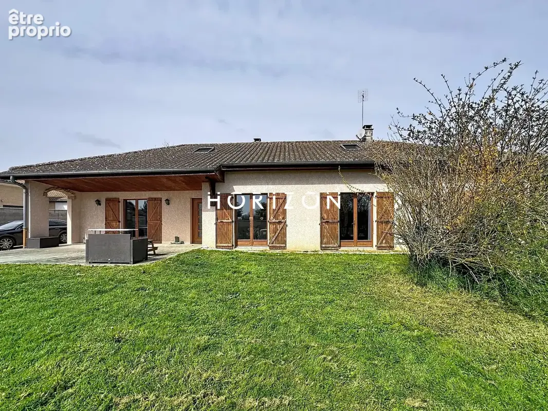 Maison 8 pièces 202 m² à vendre à Saint-Etienne-Sur-Chalaronne (01140) - photo 2