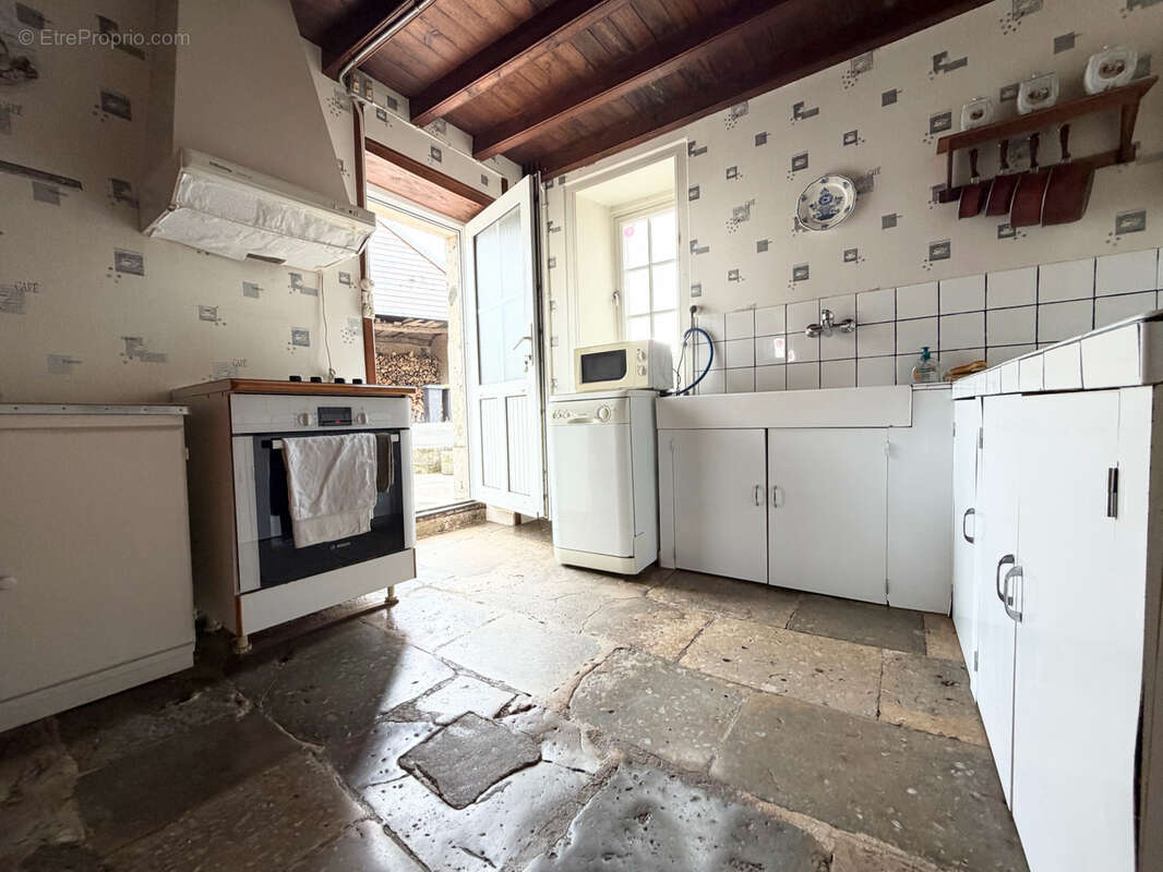 Belle propriété en pierre - Dépendances et garages - photo 10