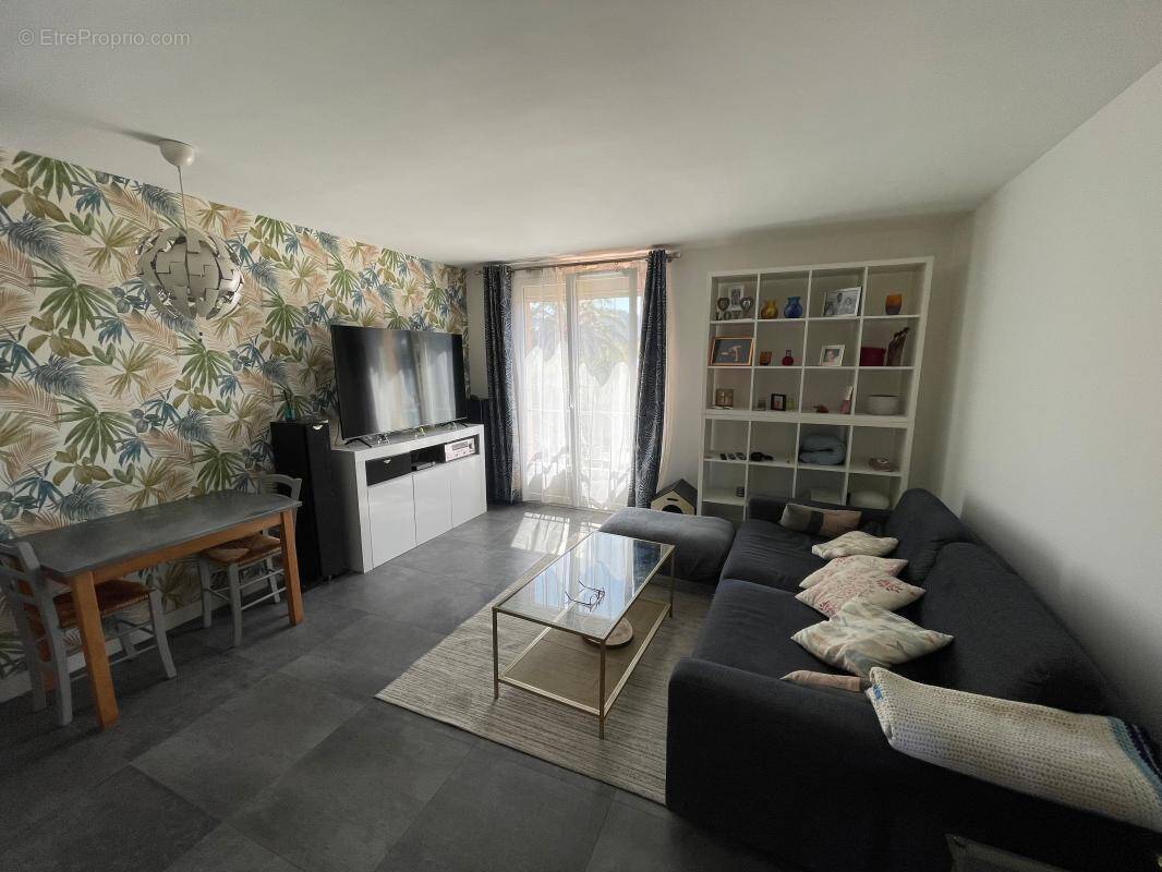 Appartement à SAINT-CYR-SUR-MER