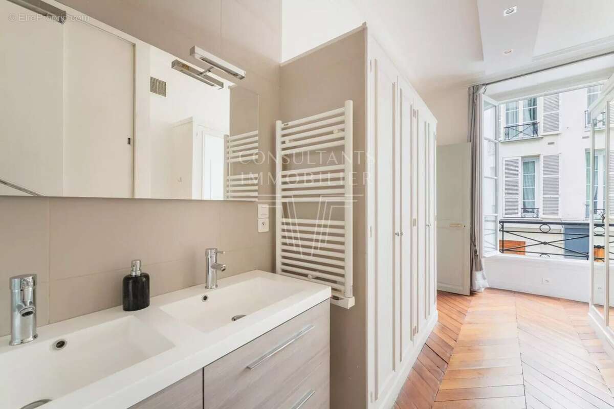 Appartement à PARIS-7E