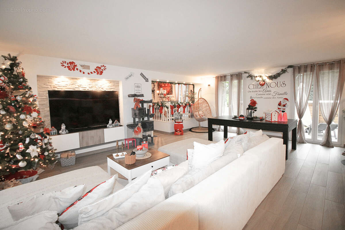 Maison à LA QUEUE-EN-BRIE