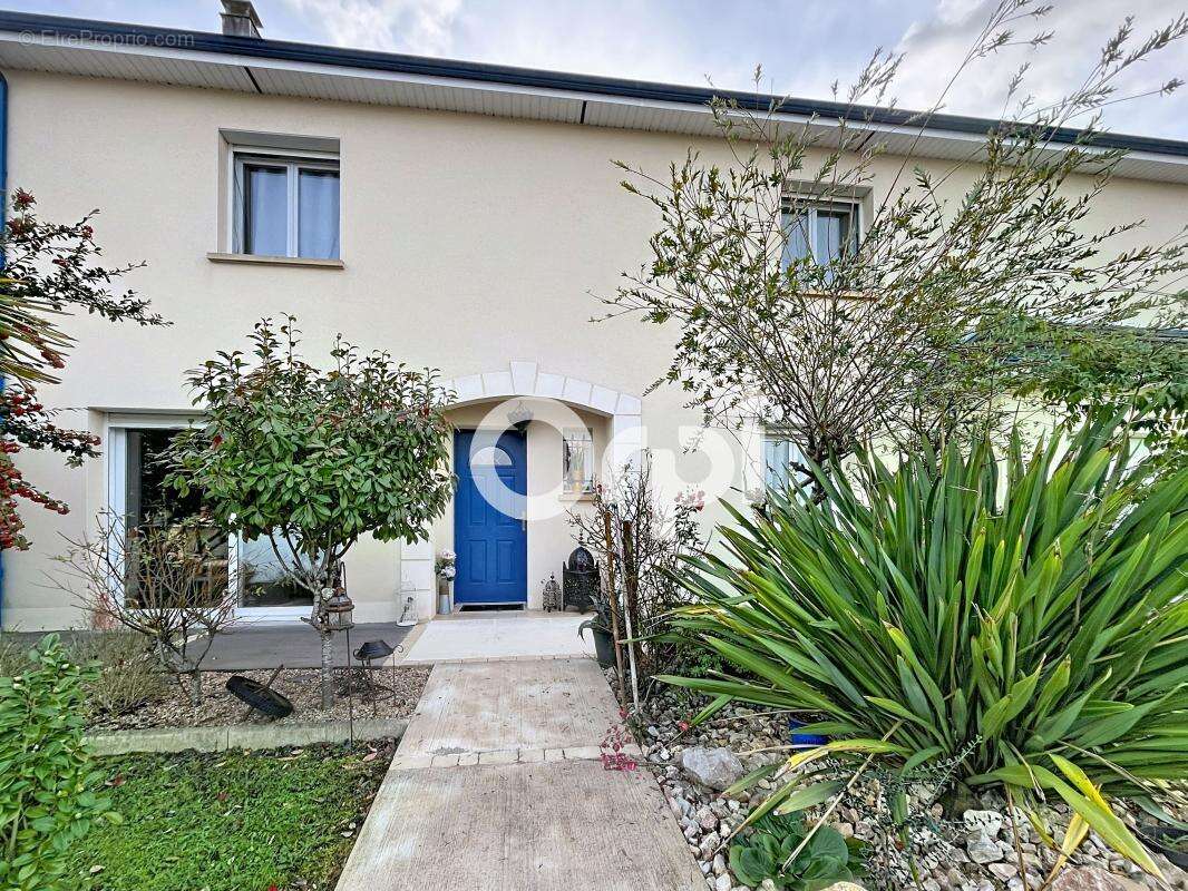 Maison à SAINT-PANTALEON-DE-LARCHE