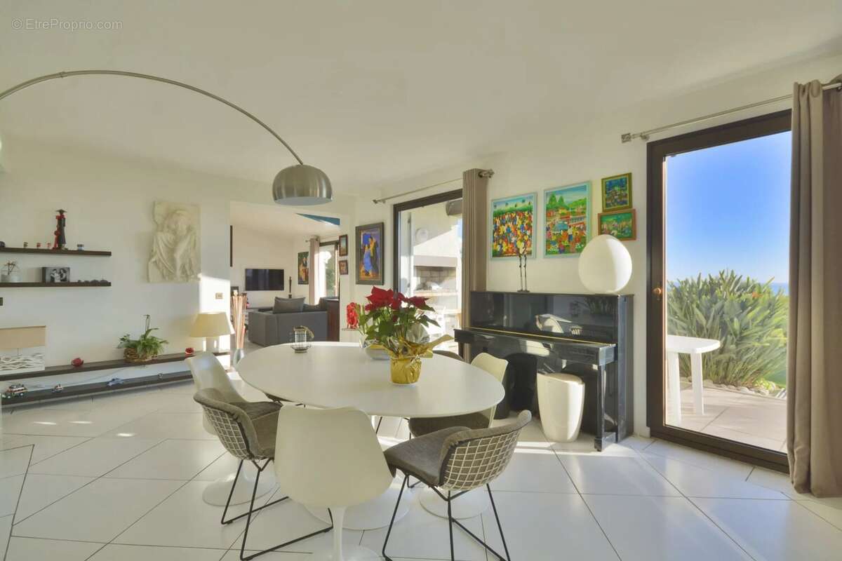 Maison à VILLENEUVE-LOUBET