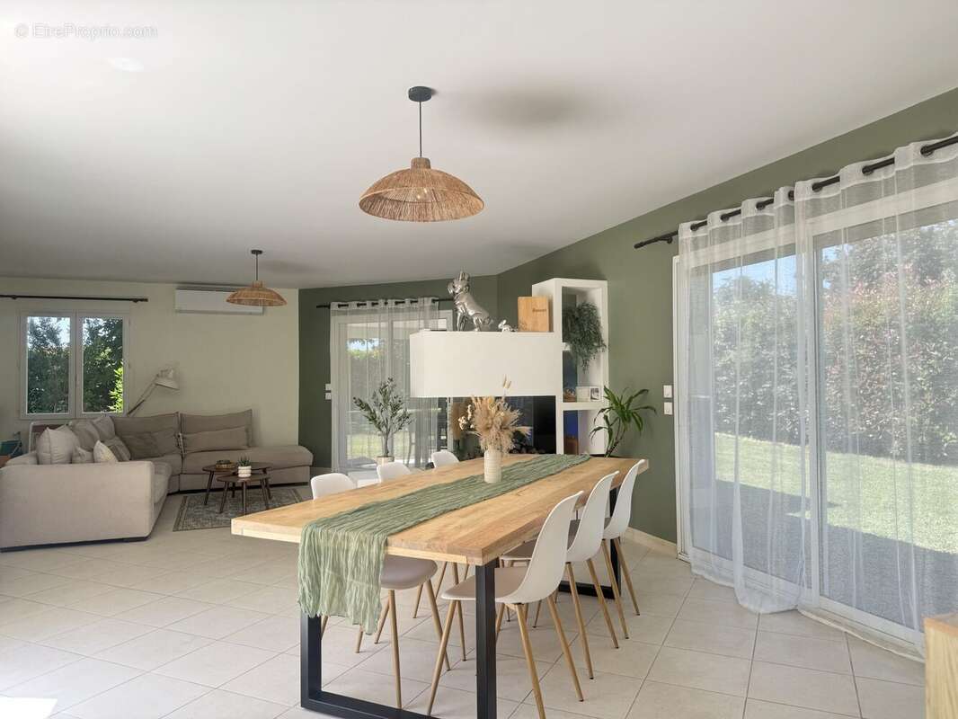 Maison 152 m² à Grezac  - photo 4