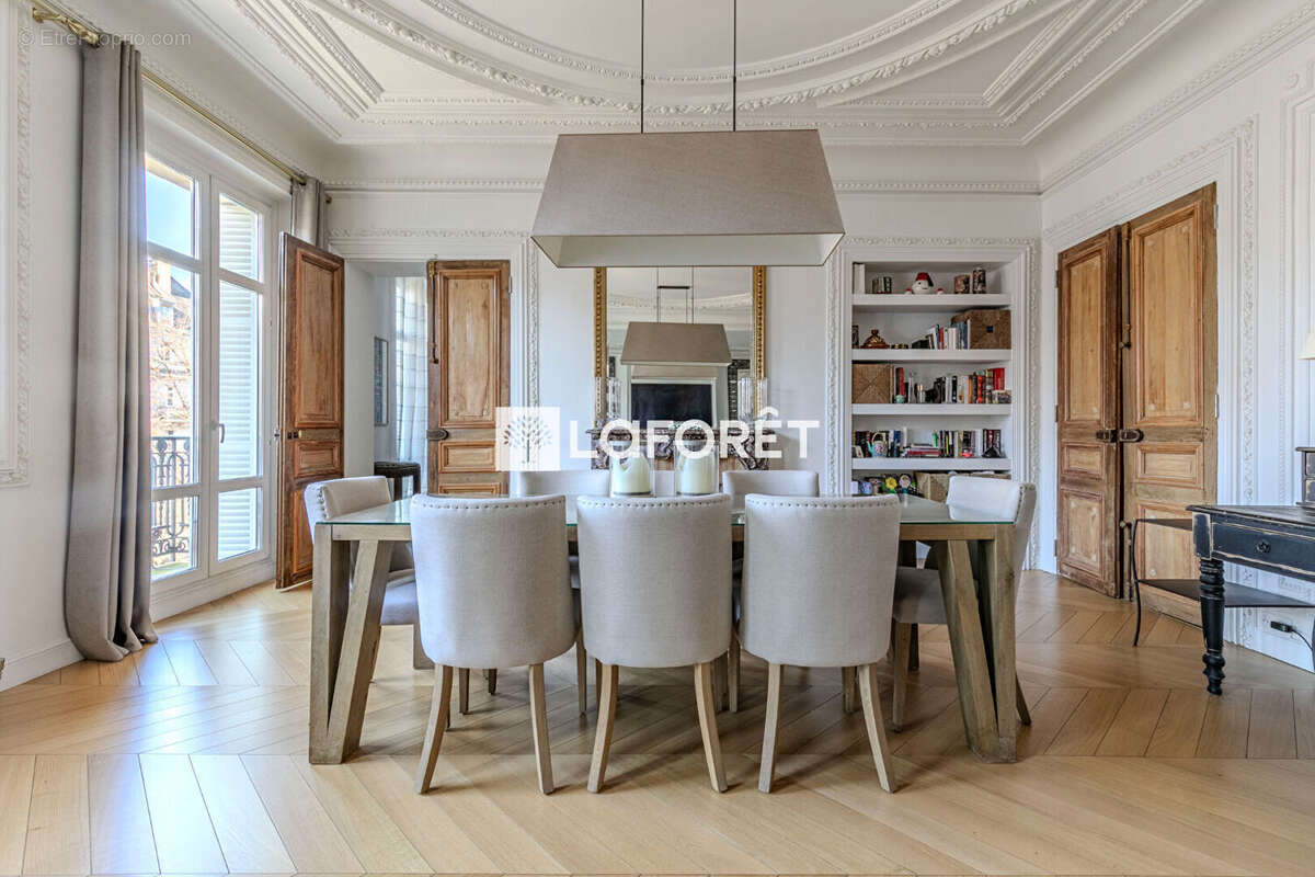 Appartement à PARIS-8E
