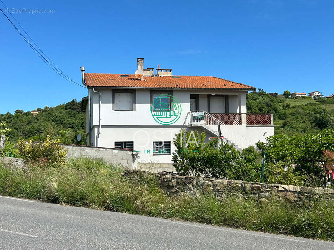 Maison à GENILAC