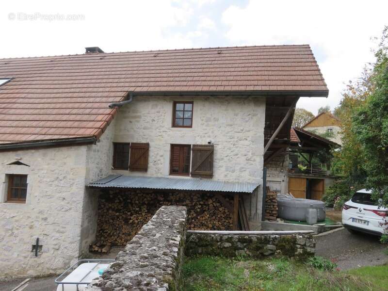 Maison en pierres à vendre 7 pièces de 168 m² à MARIGNIEU (01) plus sous-sol - photo 5