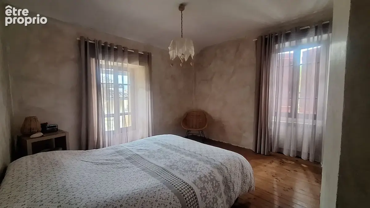 Maison familiale aux beaux volumes, avec piscine et extérieur - photo 15