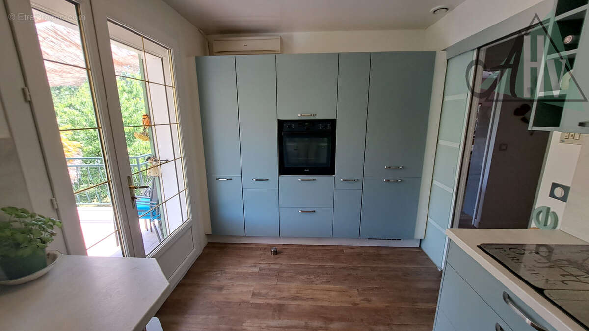 Pont sur Yonne (89) - Maison de 161 m2 avec 4 chambres, sous-sol, piscine et accès direct à l'Yonne. - photo 8