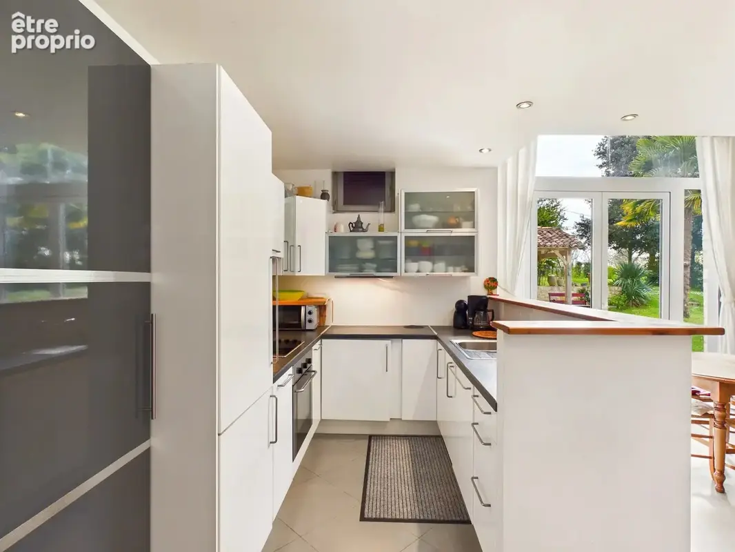 Maison rénovée avec beaucoup de lumière naturelle, à proximité de Mansle - photo 6