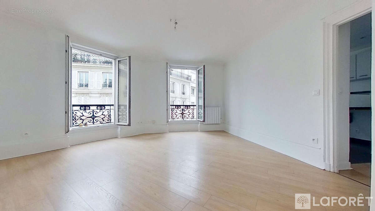 Appartement à PARIS-17E