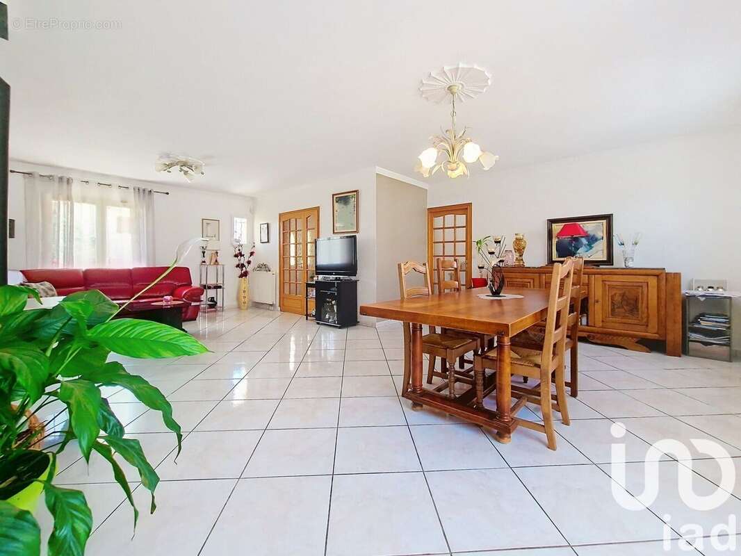 Photo 2 - Maison à GRETZ-ARMAINVILLIERS