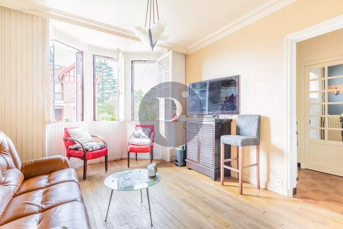 Maison à VERRIERES-LE-BUISSON