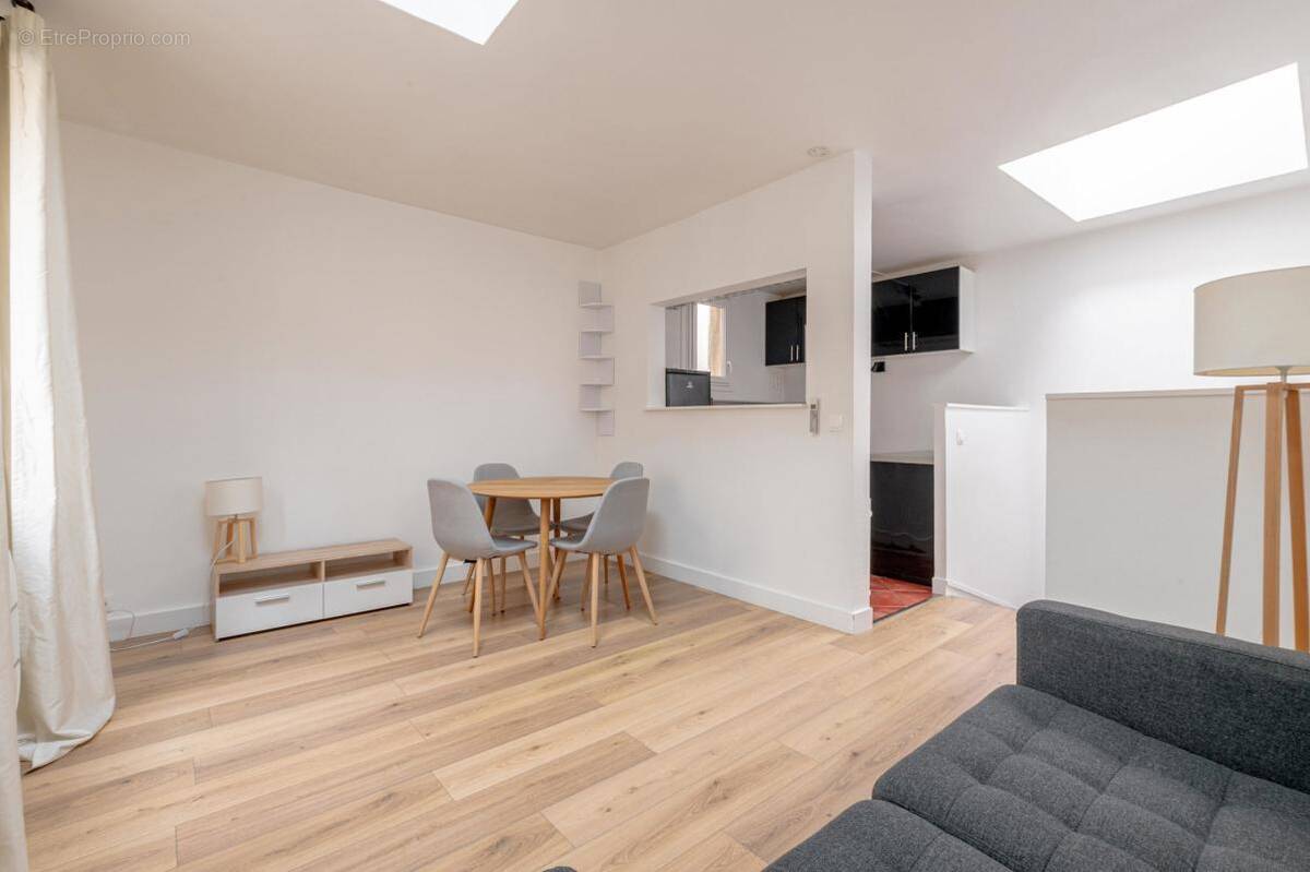 Appartement à PARIS-16E