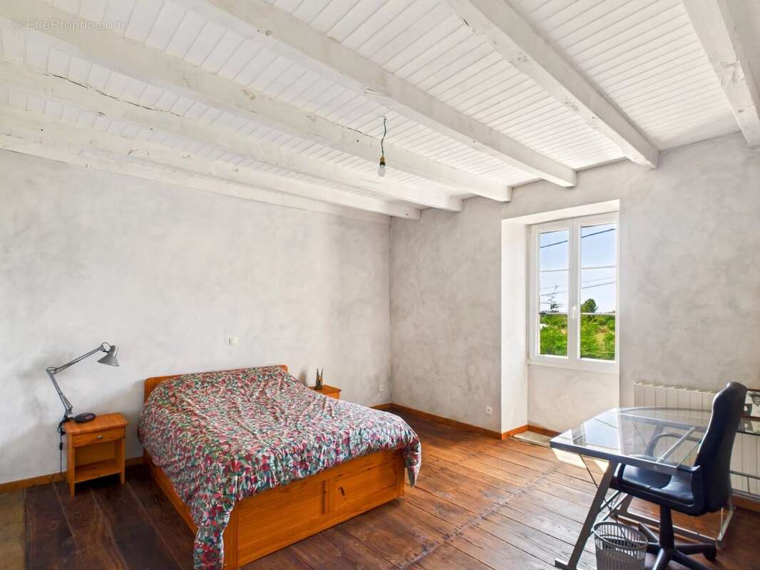 Maison à PIEGUT-PLUVIERS