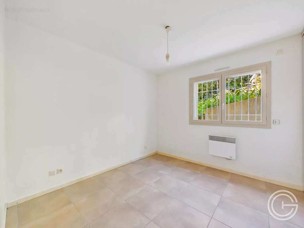 Appartement à SAINT-LAURENT-DU-VAR