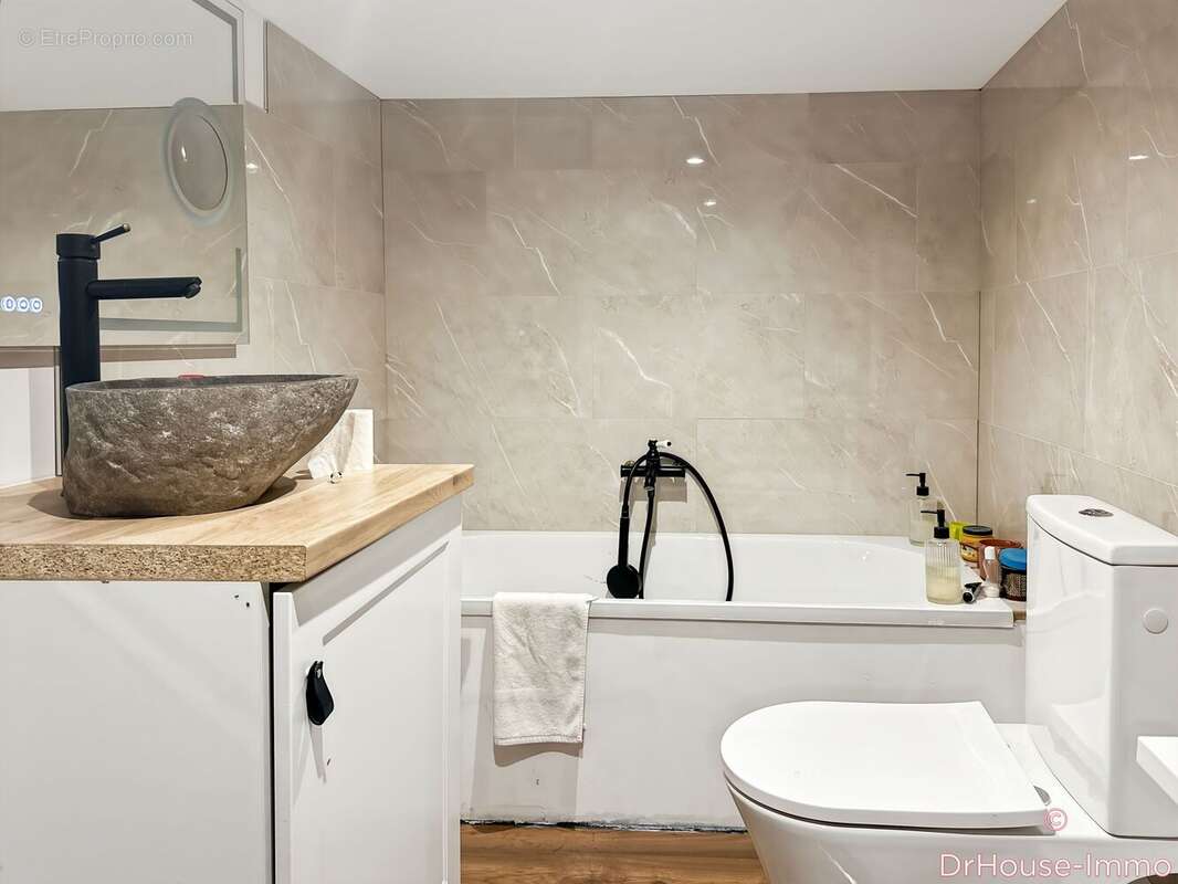 Maison à SAINT-COSME-EN-VAIRAIS