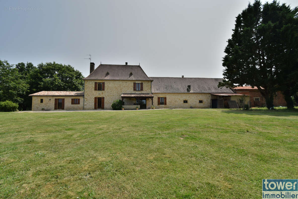 Proche Bergerac belle propriété de 4 hectares, demeure en pierre avec dépendances - photo 17