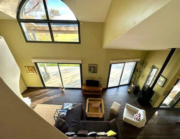 séjour vu de la mezzanine - Maison à MAUVEZIN