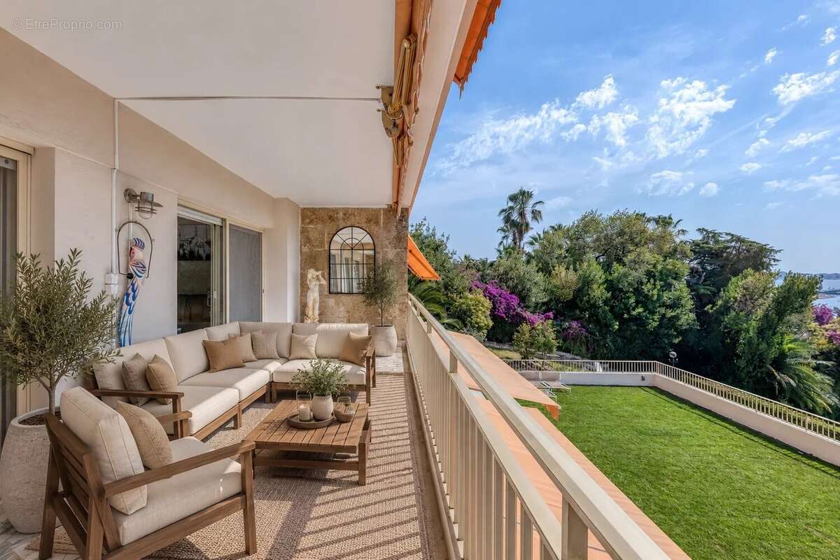 Appartement à VALLAURIS