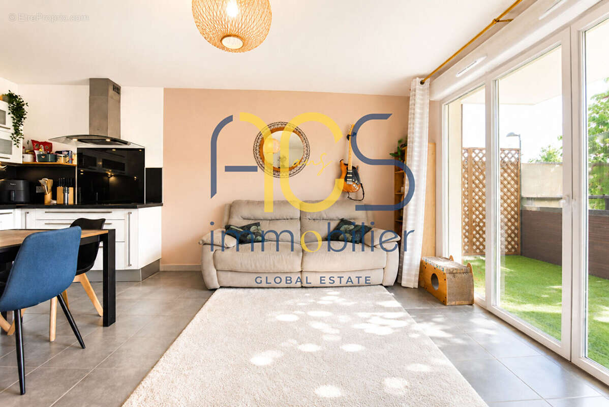 Appartement à CHATEAUNEUF-LES-MARTIGUES